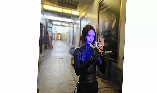 Samsung, Galaxy S23 Ultra ile ‘Epik Dünyalar’ keşfetmek için oyuncu Emma Myers ve Team Galaxy ile iş birliği yaptı